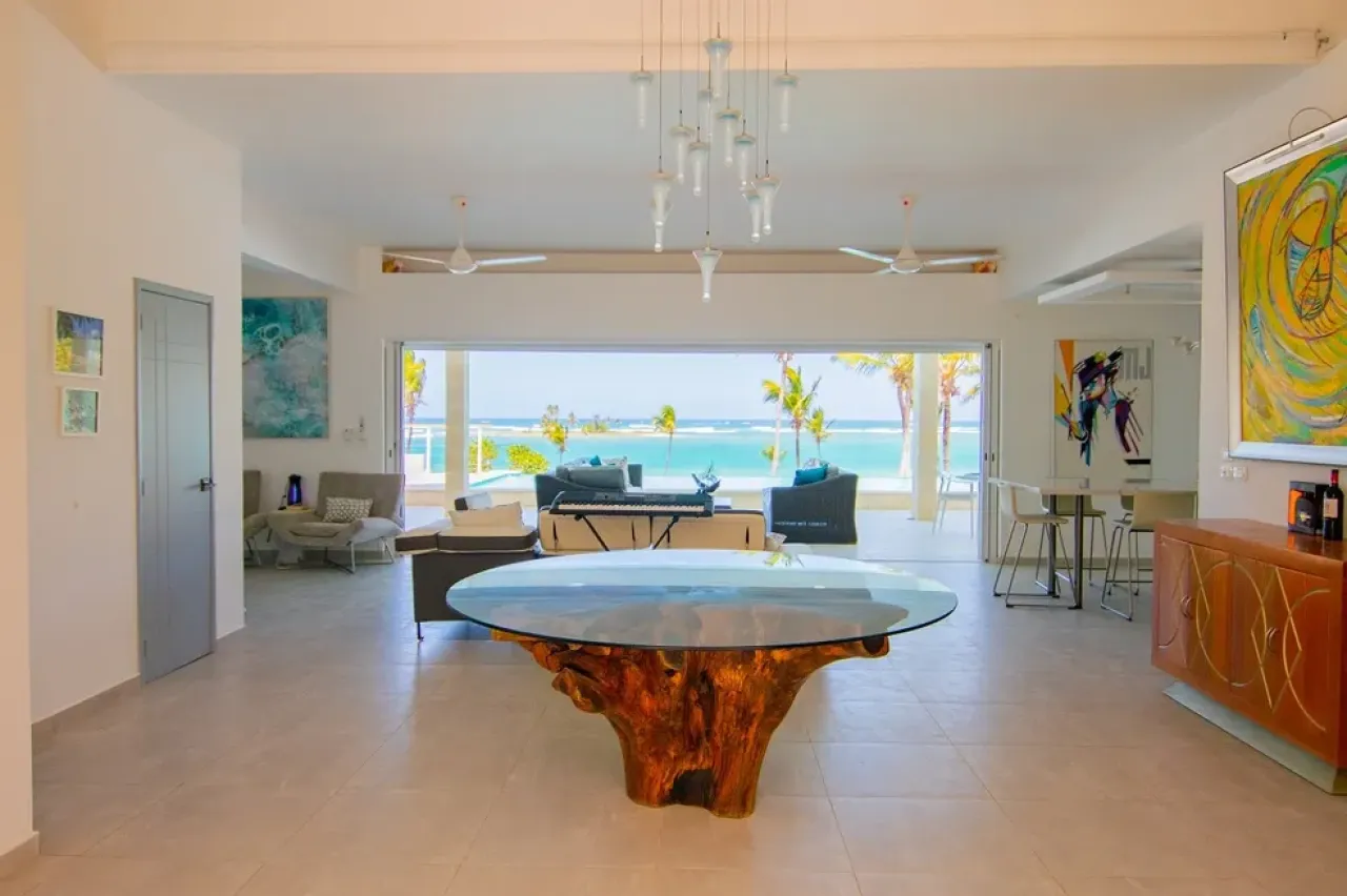 Magnificent beachfront villa photo 4