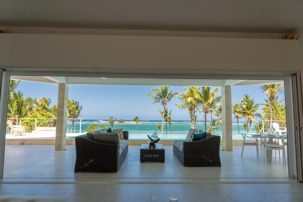 Magnificent beachfront villa