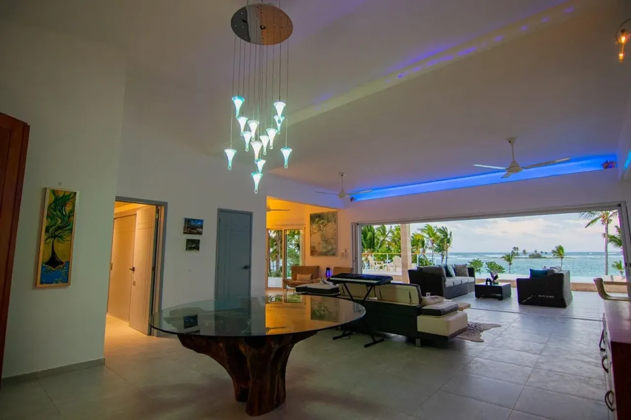 Magnificent beachfront villa