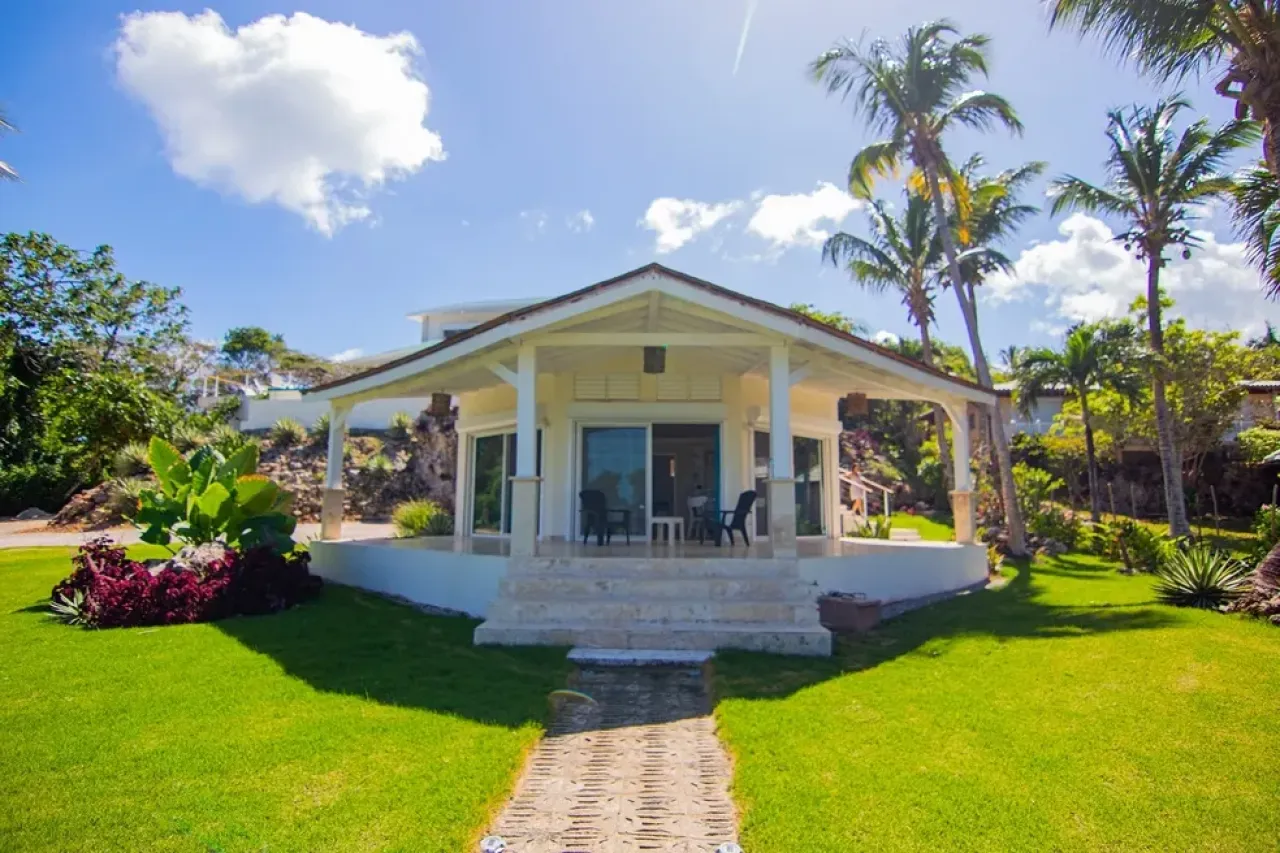 Magnificent beachfront villa