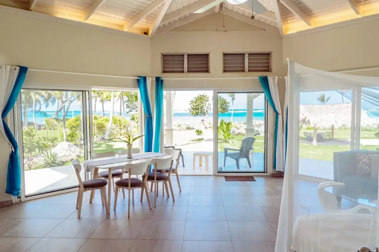 Magnificent beachfront villa