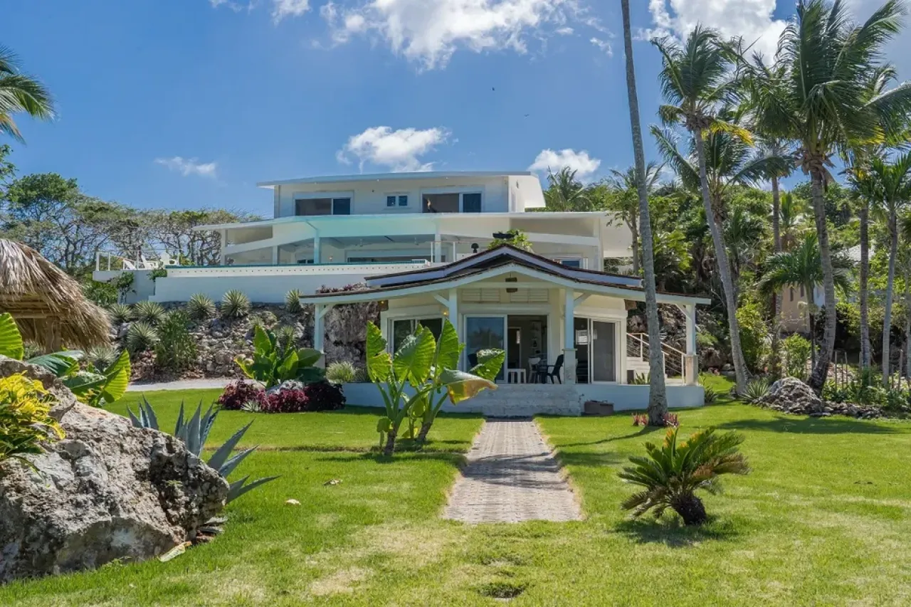Magnificent beachfront villa