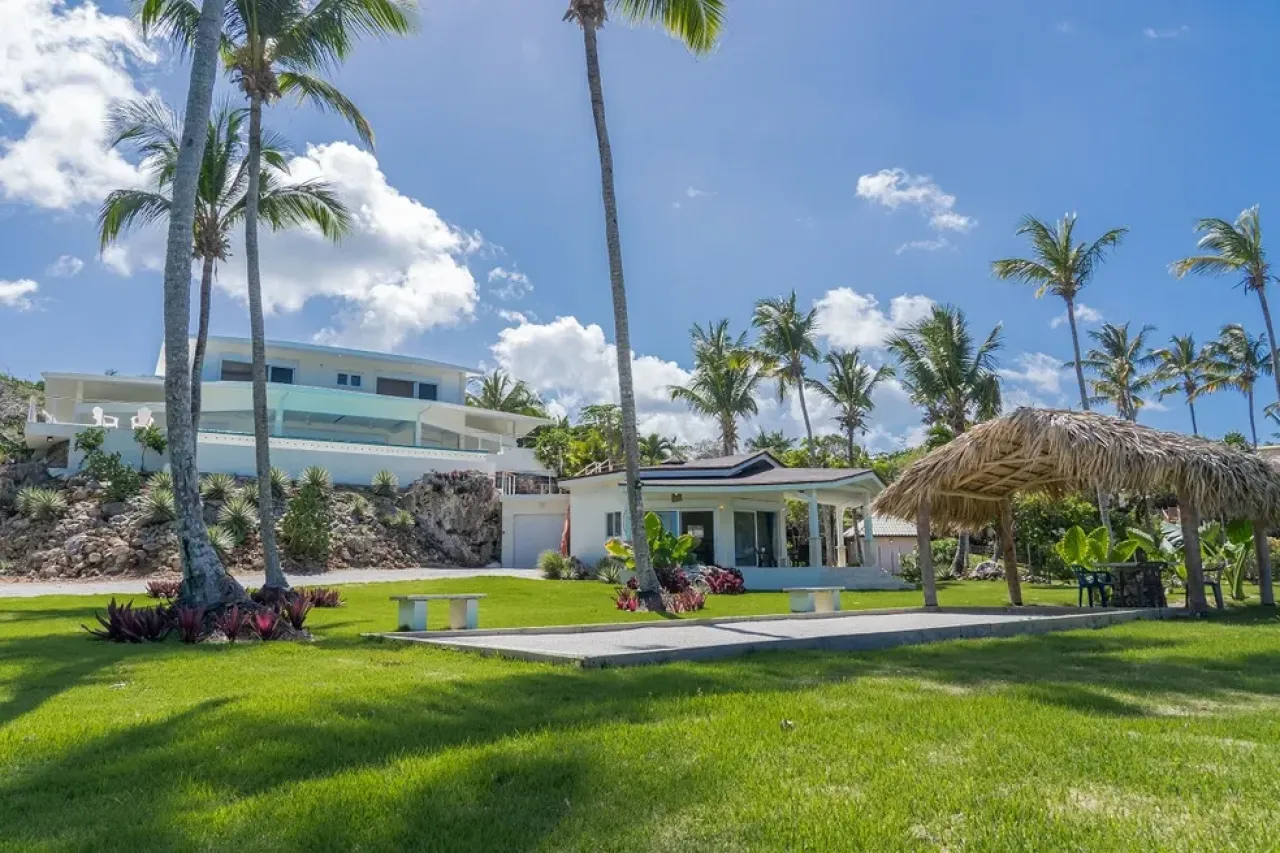 Magnificent beachfront villa
