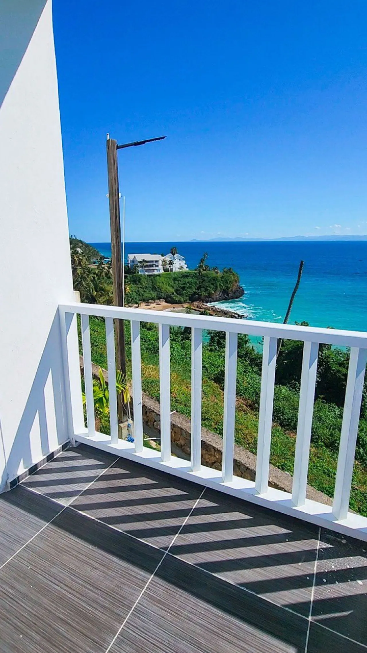 Apartment with incredible sea views and beachfront location