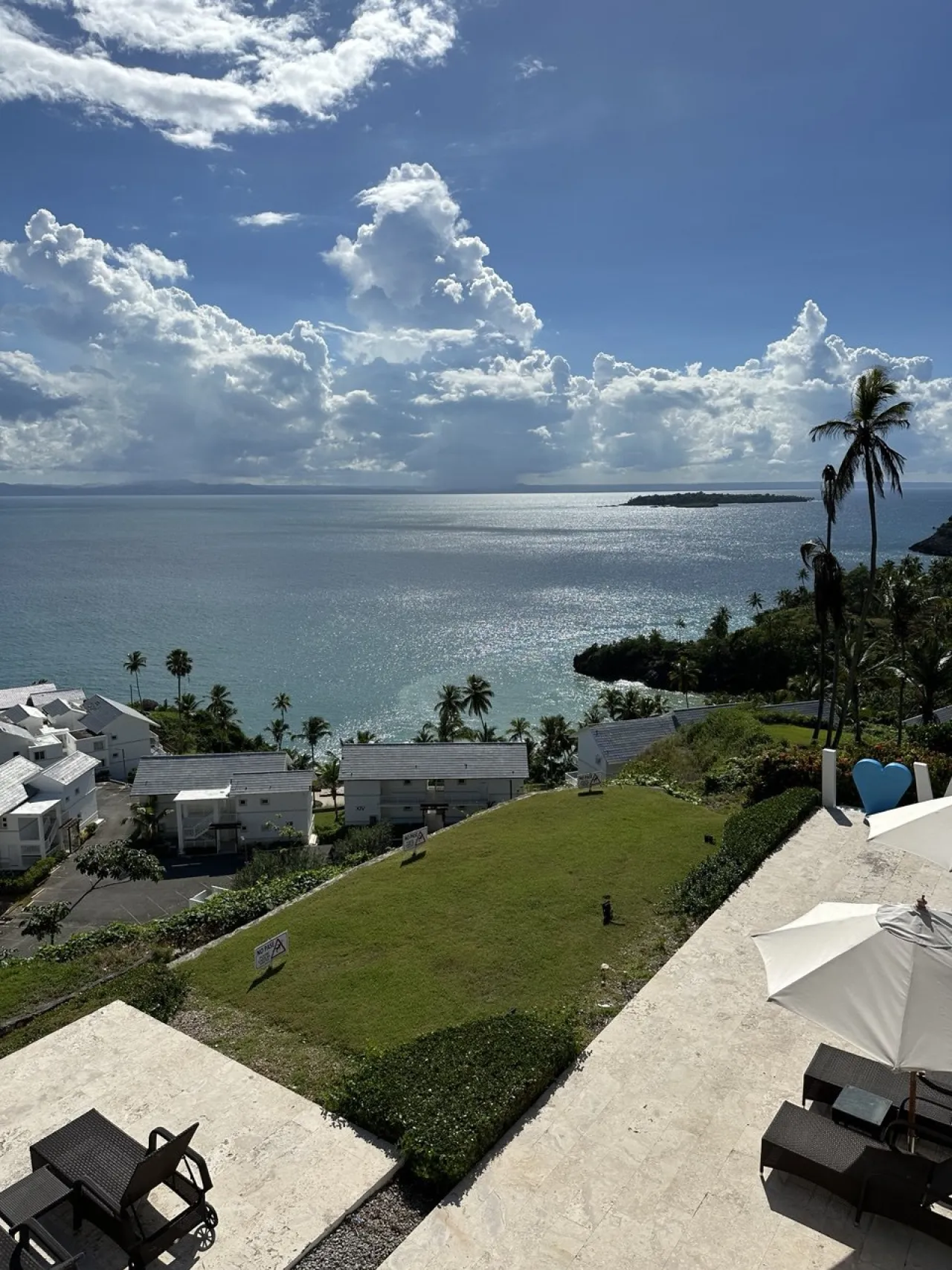 Apartment with incredible sea views and beachfront location