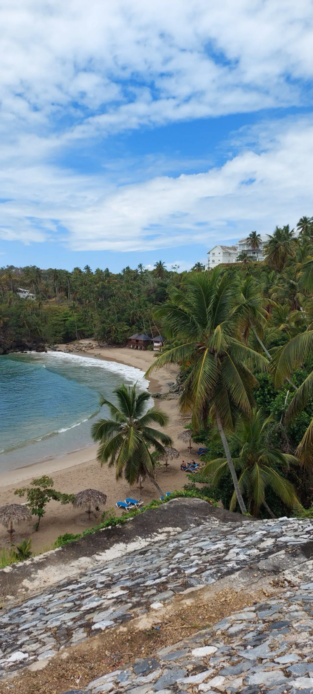 Apartment with incredible sea views and beachfront location