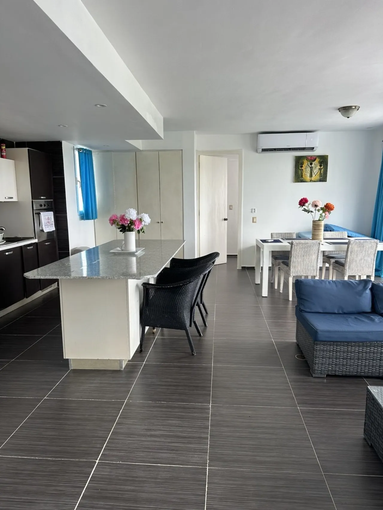 Apartment with incredible sea views and beachfront location