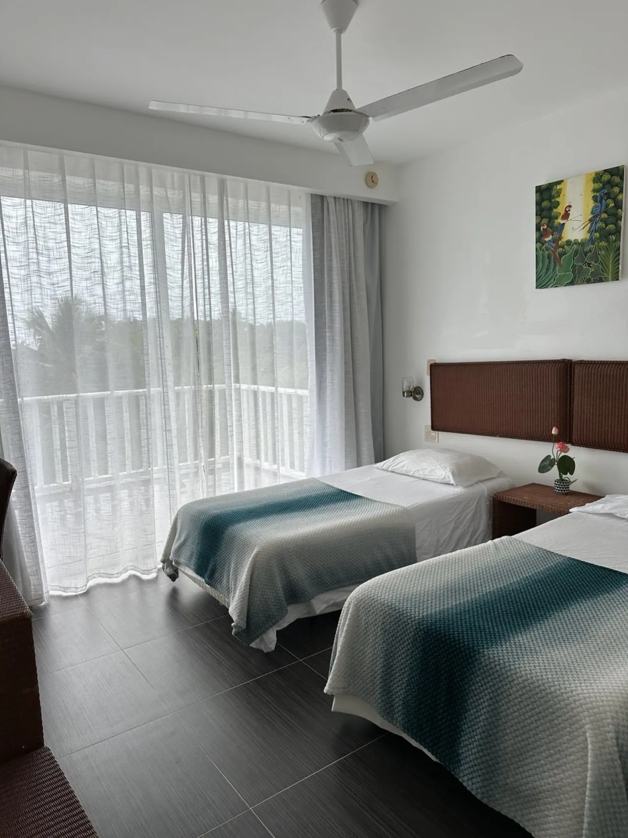 Apartment with incredible sea views and beachfront location