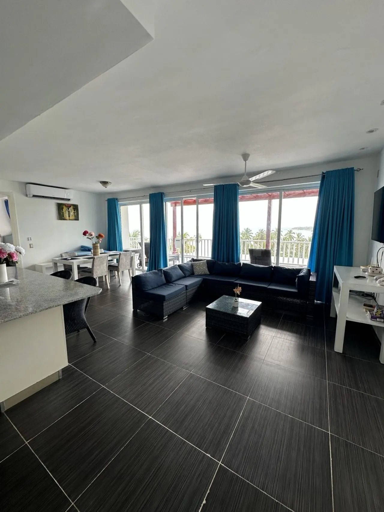 Apartment with incredible sea views and beachfront location