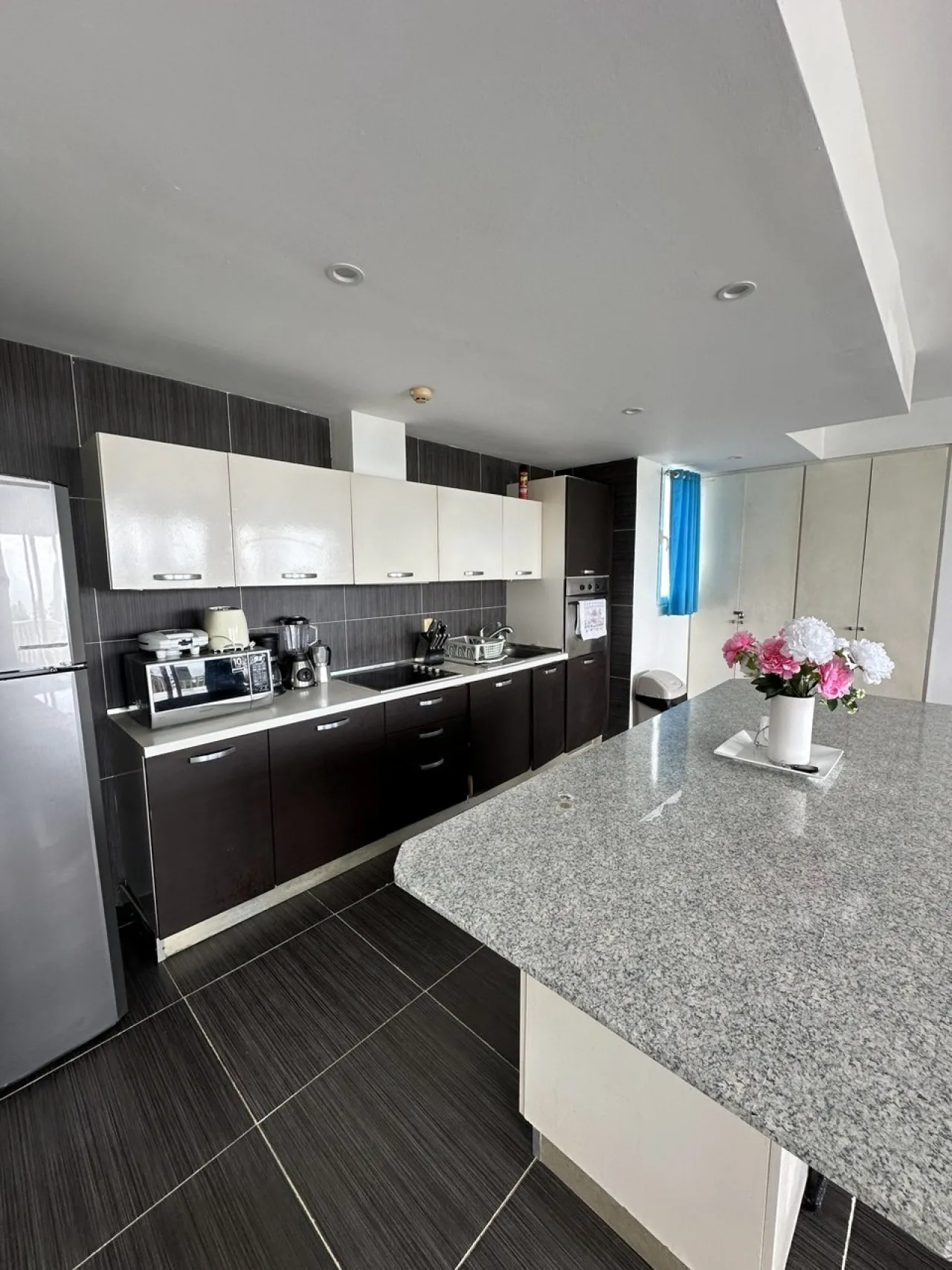 Apartment with incredible sea views and beachfront location
