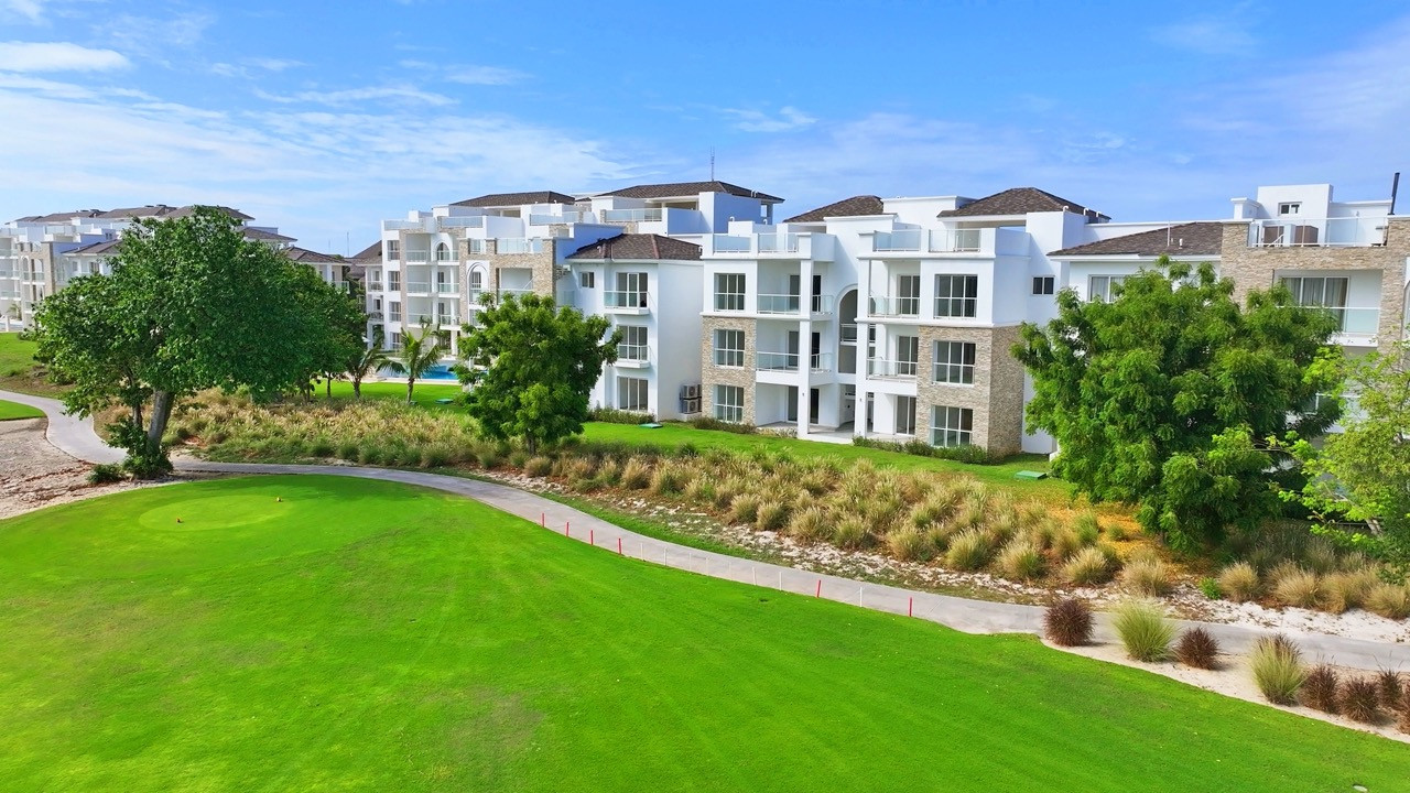 Large finished apartment near the ocean