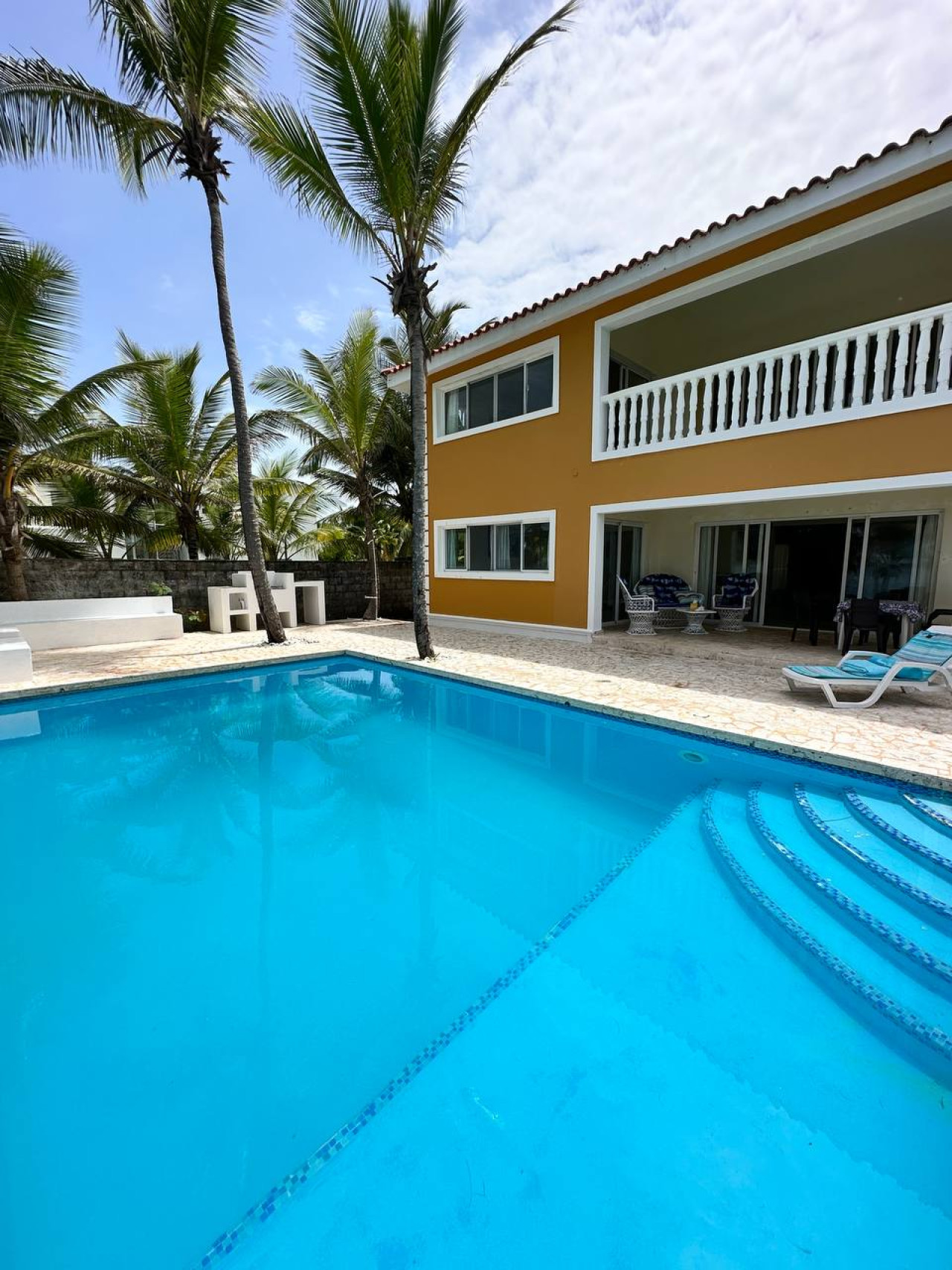 Spacious oceanfront villa with incredible views