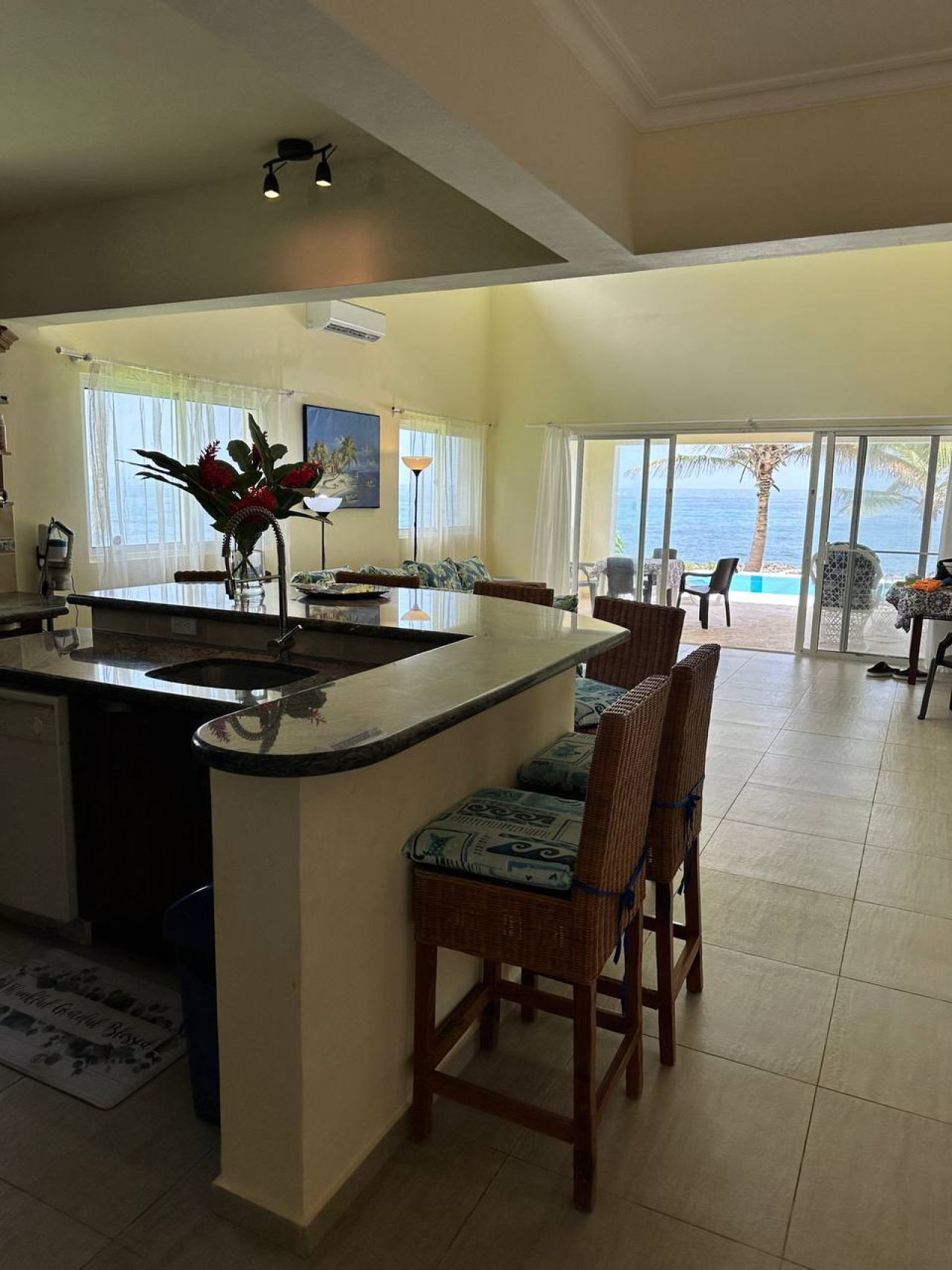 Spacious oceanfront villa with incredible views
