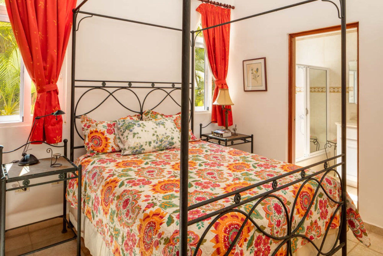 Exquisite Oceanfront Victorian Villa in Gated Community with Spectacular Views