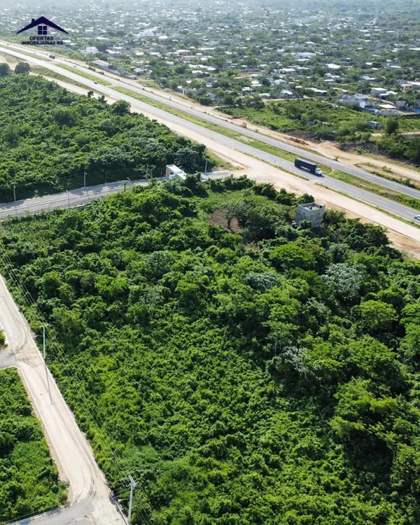 Casa de 3 niveles ubicada en residencial cerrado con amenidades exclusivas