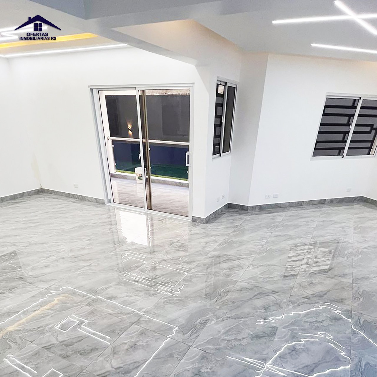 SPACIOUS AND CLEAN HOUSE LOCATED IN BRISA ORIENTAL