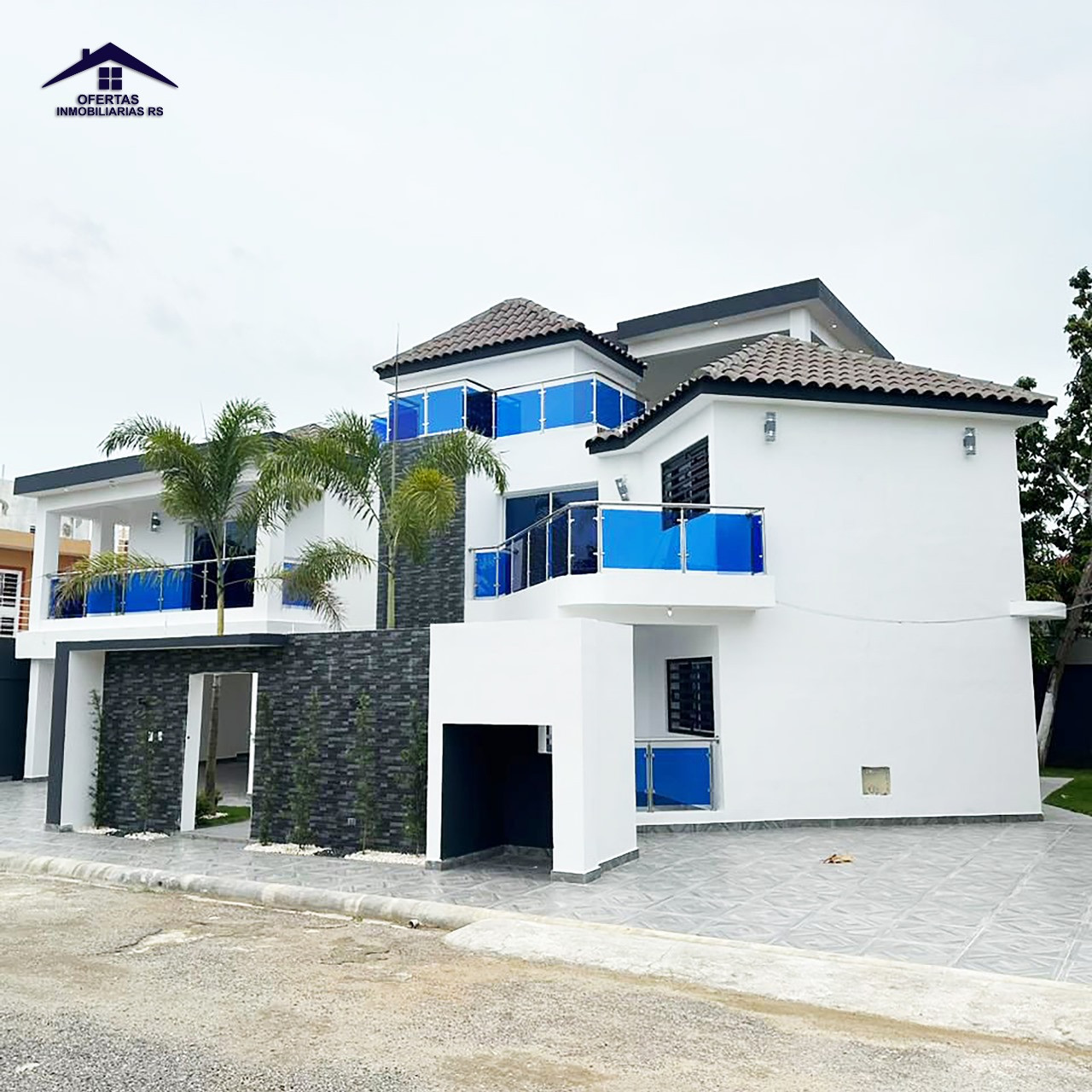 SPACIOUS AND CLEAN HOUSE LOCATED IN BRISA ORIENTAL
