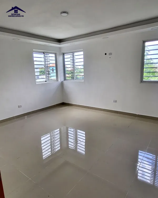 MODERNA CASA DE DOS NIVELES CON AMPLIOS ESPACIOES, UBICADA EN BRISA ORIENTAL