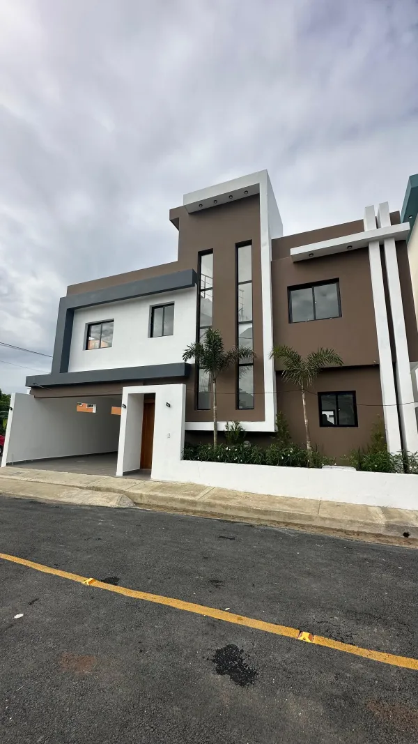 SOLO TRES CASAS DISPONIBLES PARA ENTREGA, UBICADAS EN BRISA ORIENTAL
