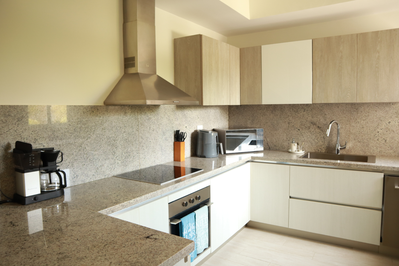 🌴 Luxurious 2-Bedroom Condo with Stunning Golf Course Views - Fully Furnished!