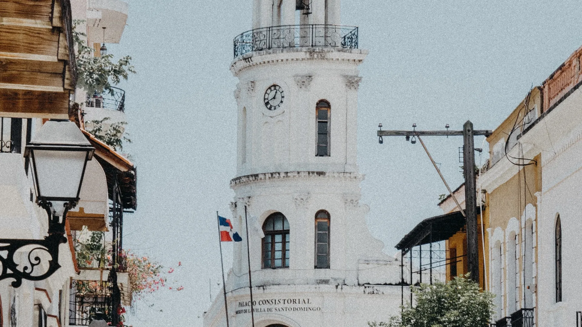 Buy or rent a house in Santo Domingo