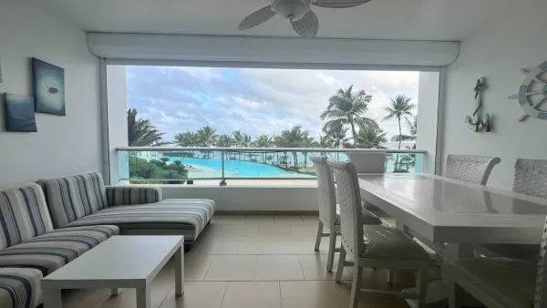 Appartement te koop: 2 slaapkamers, direct aan het strand, met twee balkons