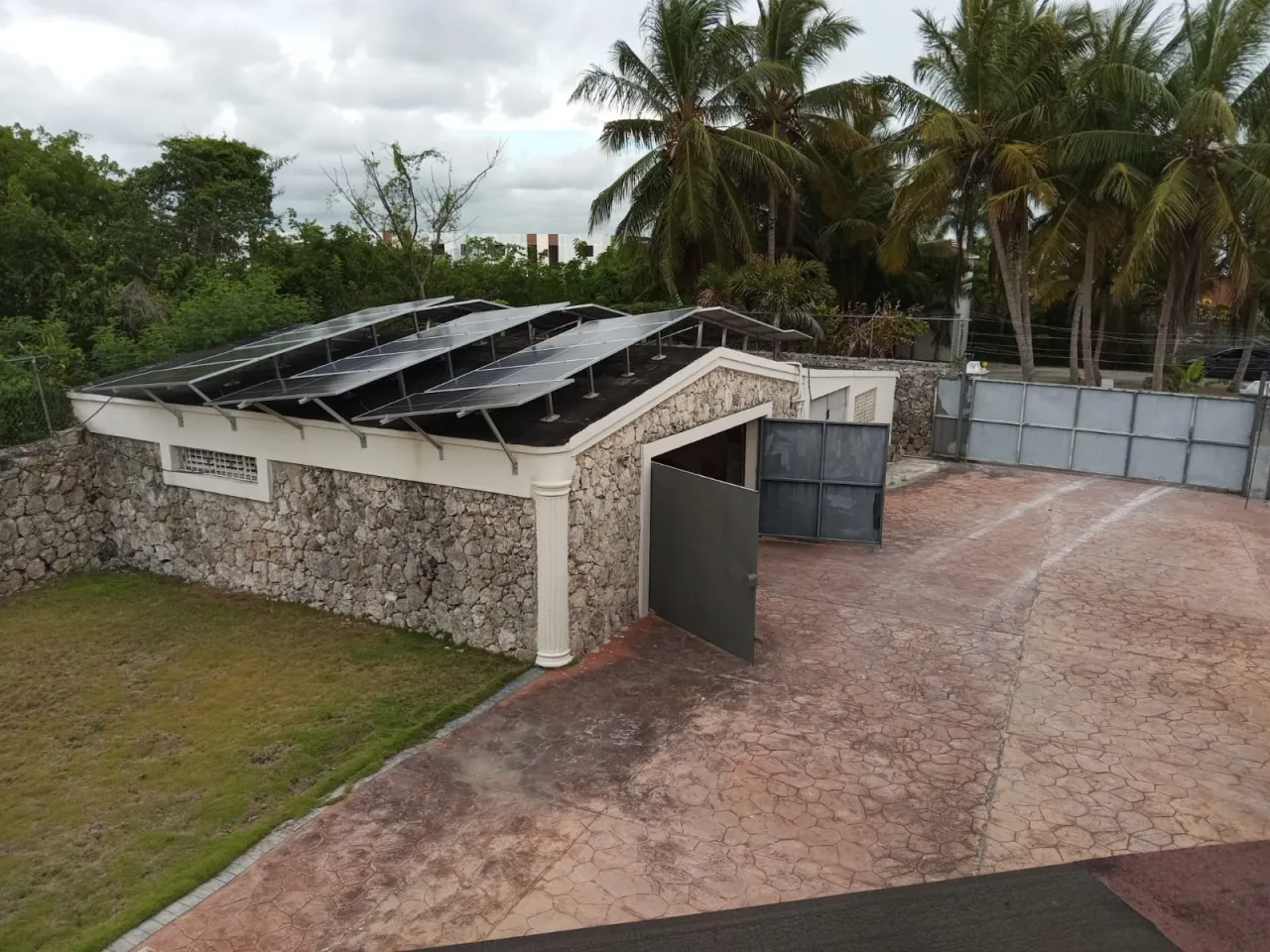 Attractive property with ample land and attractive rental income