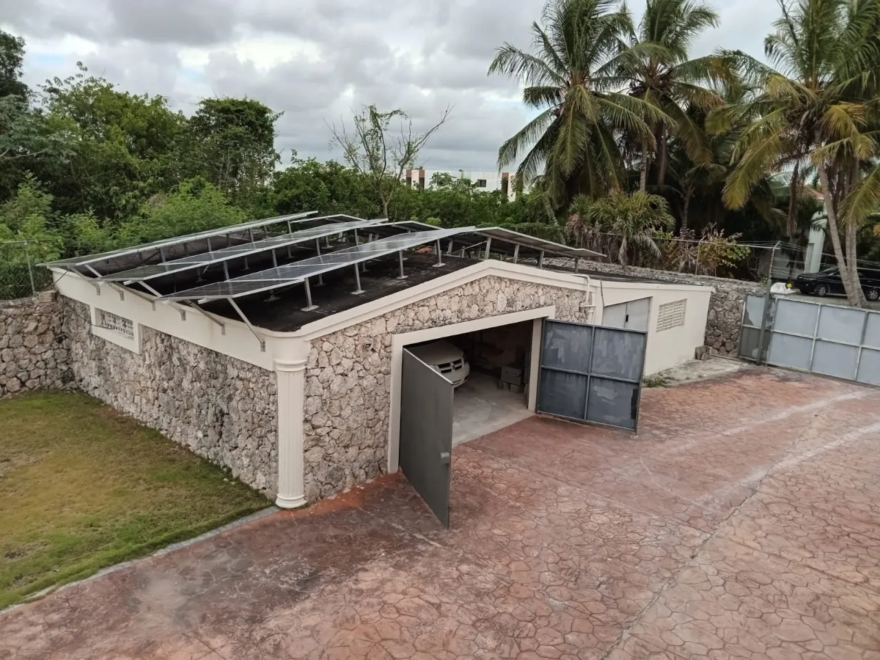 Attractive property with ample land and attractive rental income