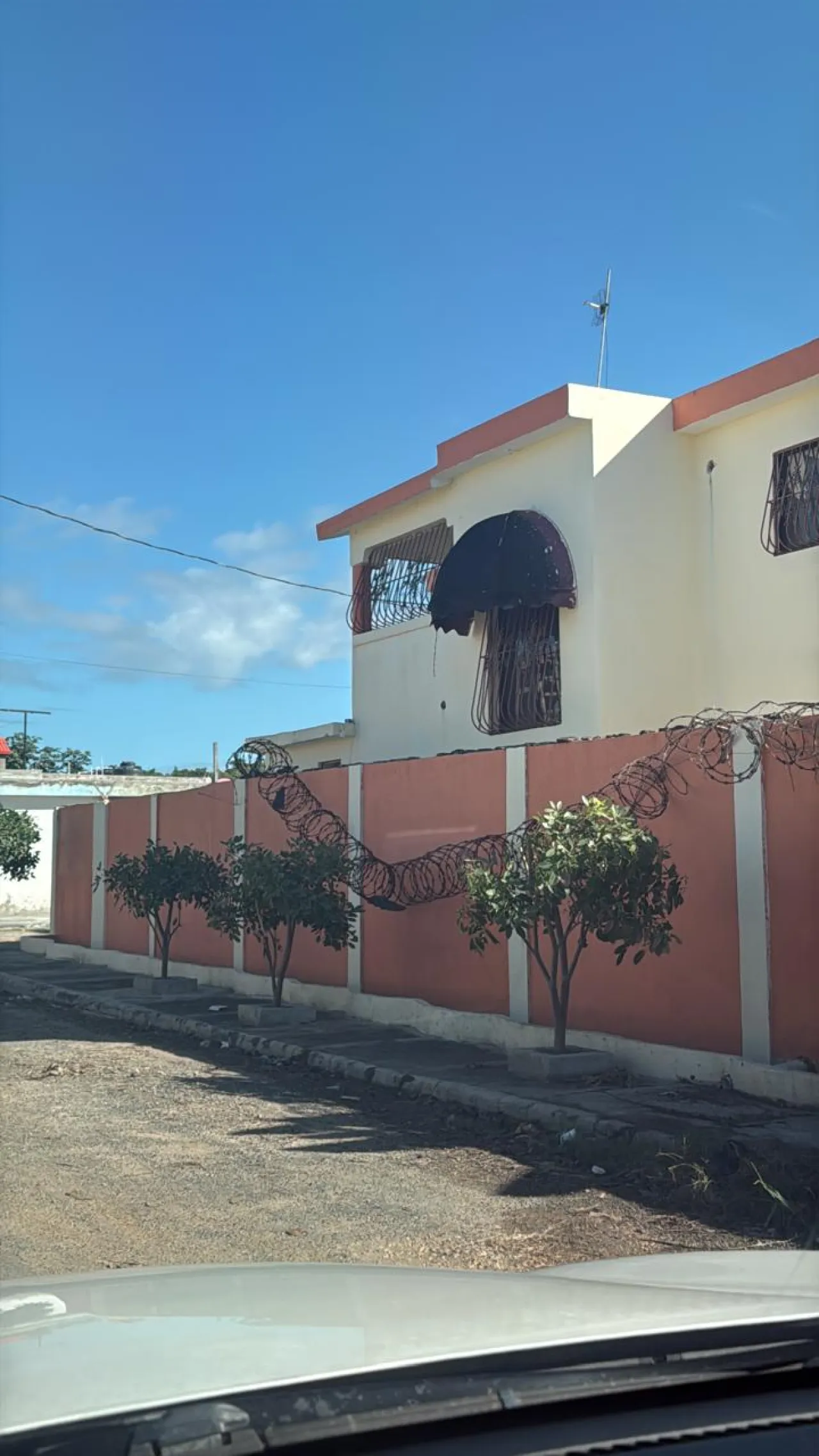 Casa de 2 niveles con 5 habitaciones en Lucerna del Mar, Santo Domingo Este