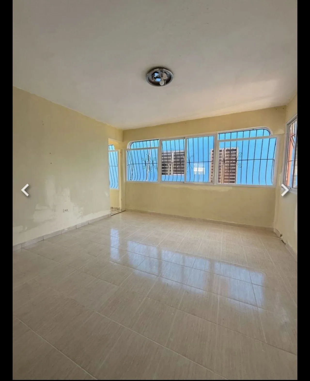Casa de 2 niveles con 5 habitaciones en Lucerna del Mar, Santo Domingo Este
