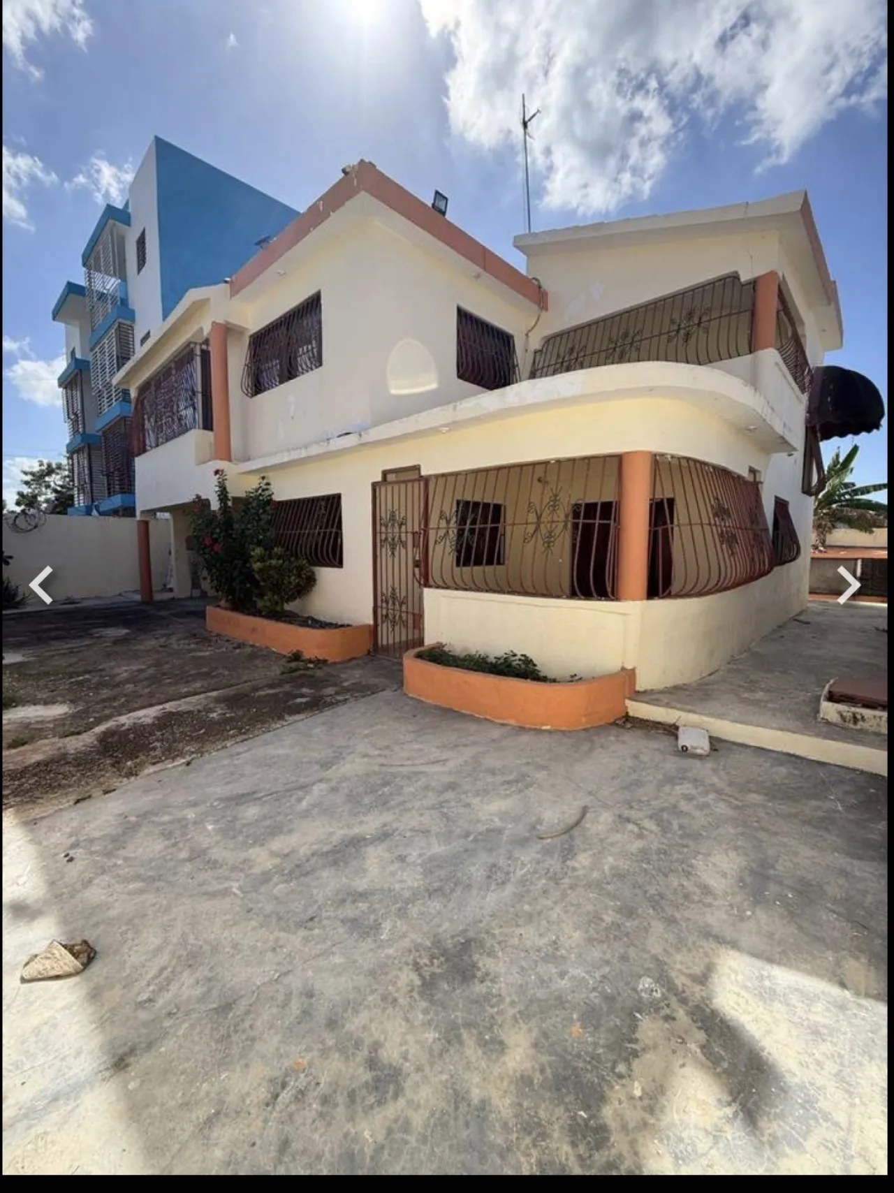 Casa de 2 niveles con 5 habitaciones en Lucerna del Mar, Santo Domingo Este